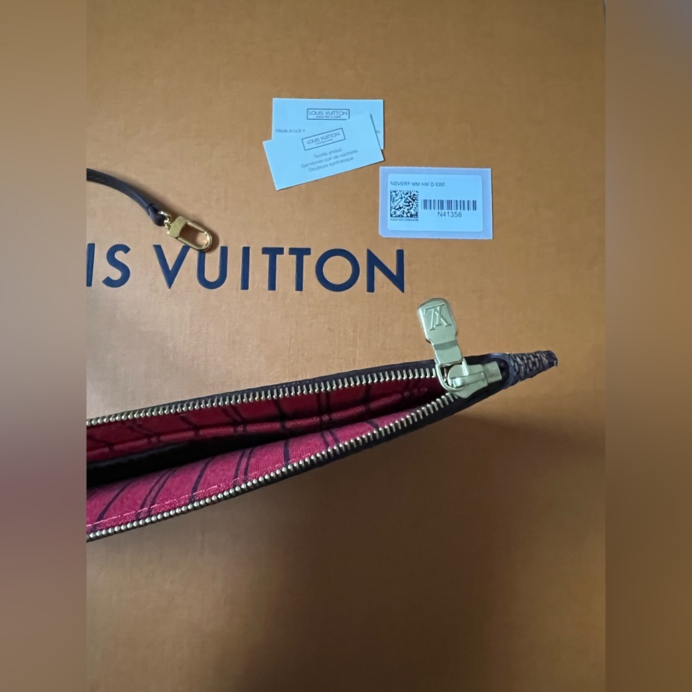 Louis Vuitton Damier Neverfull Pouchette - Picture 6 of 8